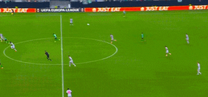 অবিশ্বাস্য! অ্যান্টনি লিয়ঁ-এর বিপক্ষে চিপ গোল করে মৌসুমের তার ৬ষ্ঠ গোল করেছেন