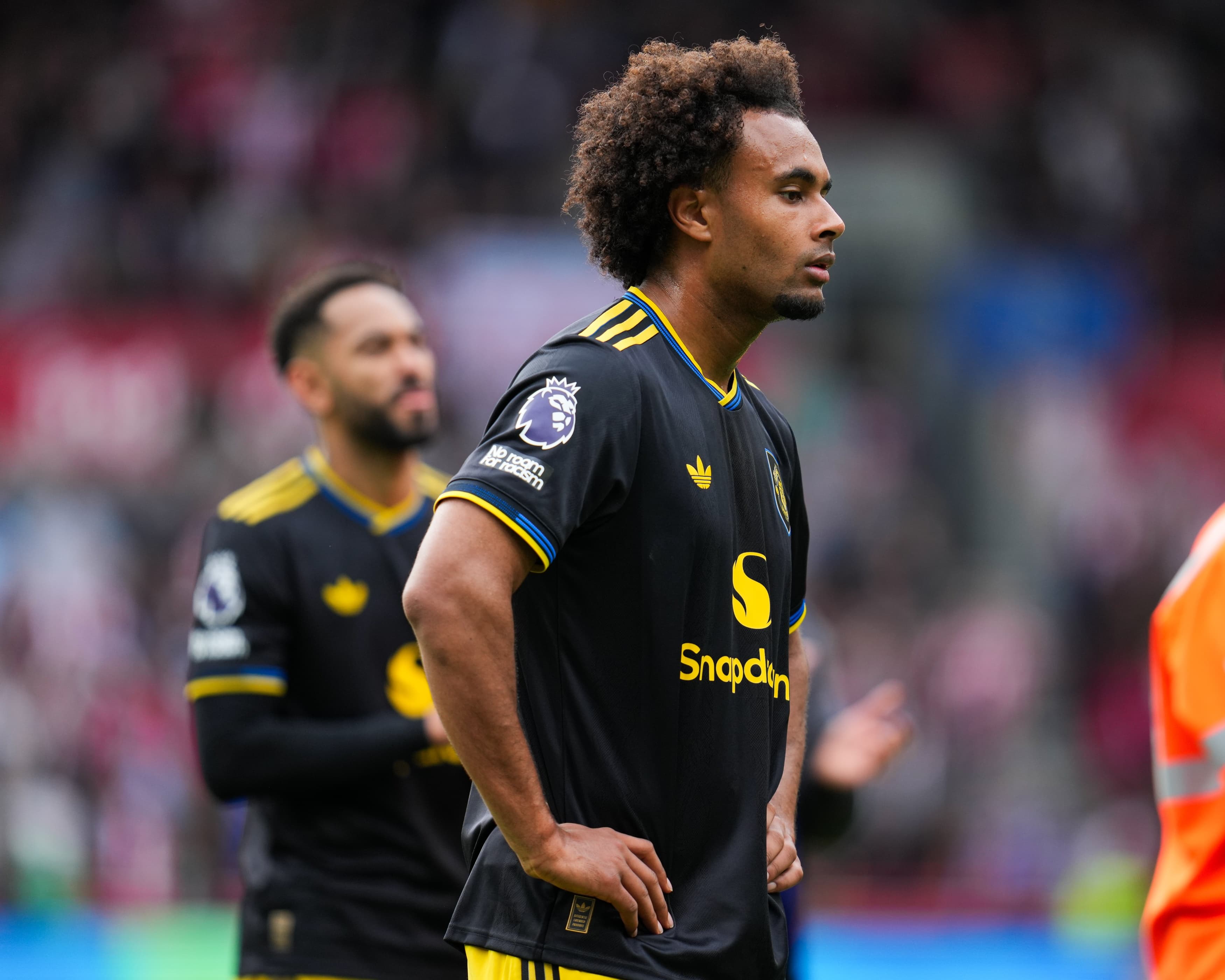 Manchester United Unlikely to Let Zirkzee and Mainoo Leave; Malacia's Departure a Foregone Conclusion