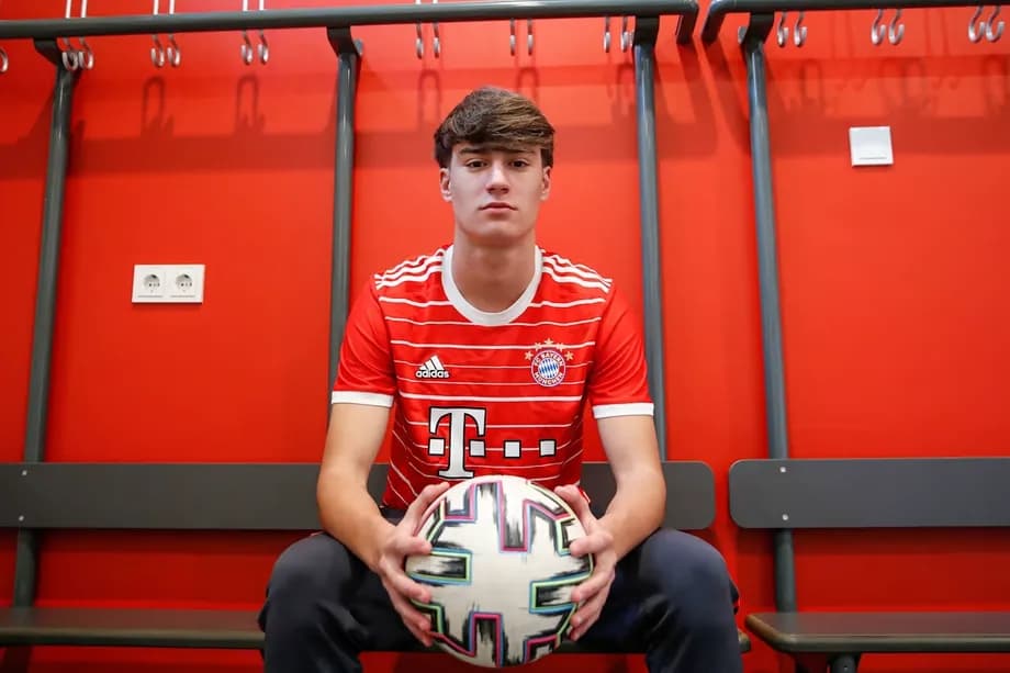 बायर्न म्यूनिख II के 18 वर्षीय मिडफील्डर जेवियर फर्नांडेज की लात्सियो को सिफारिश