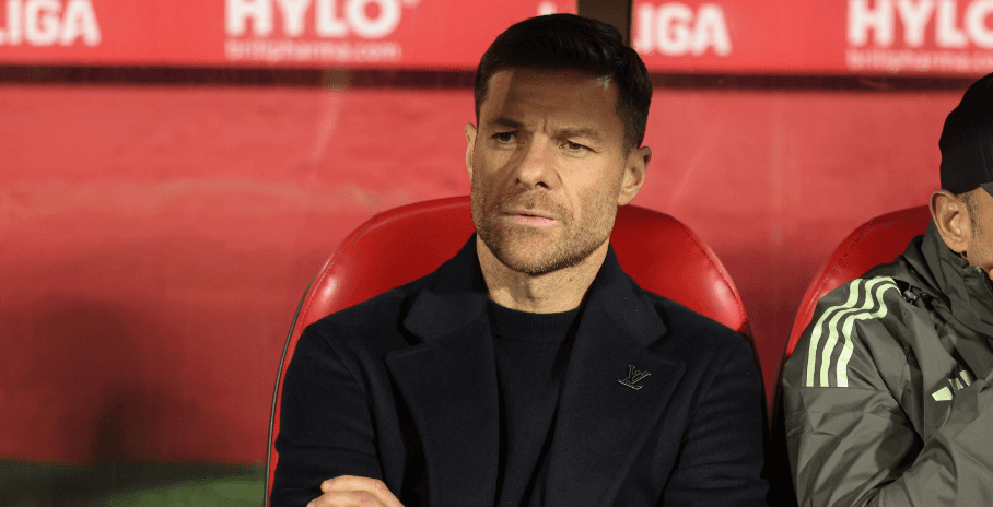 Alonso: Carreras’ Red Card Is Highly Controversial – Feels Like the Referee Deliberately Targeted Him, Do Not Accept the Decision